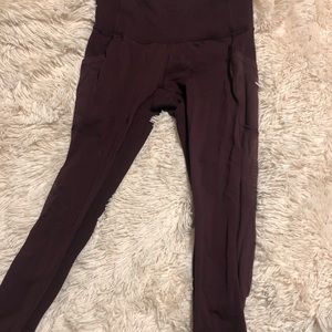 Lululemon mesh side crops with pockets!